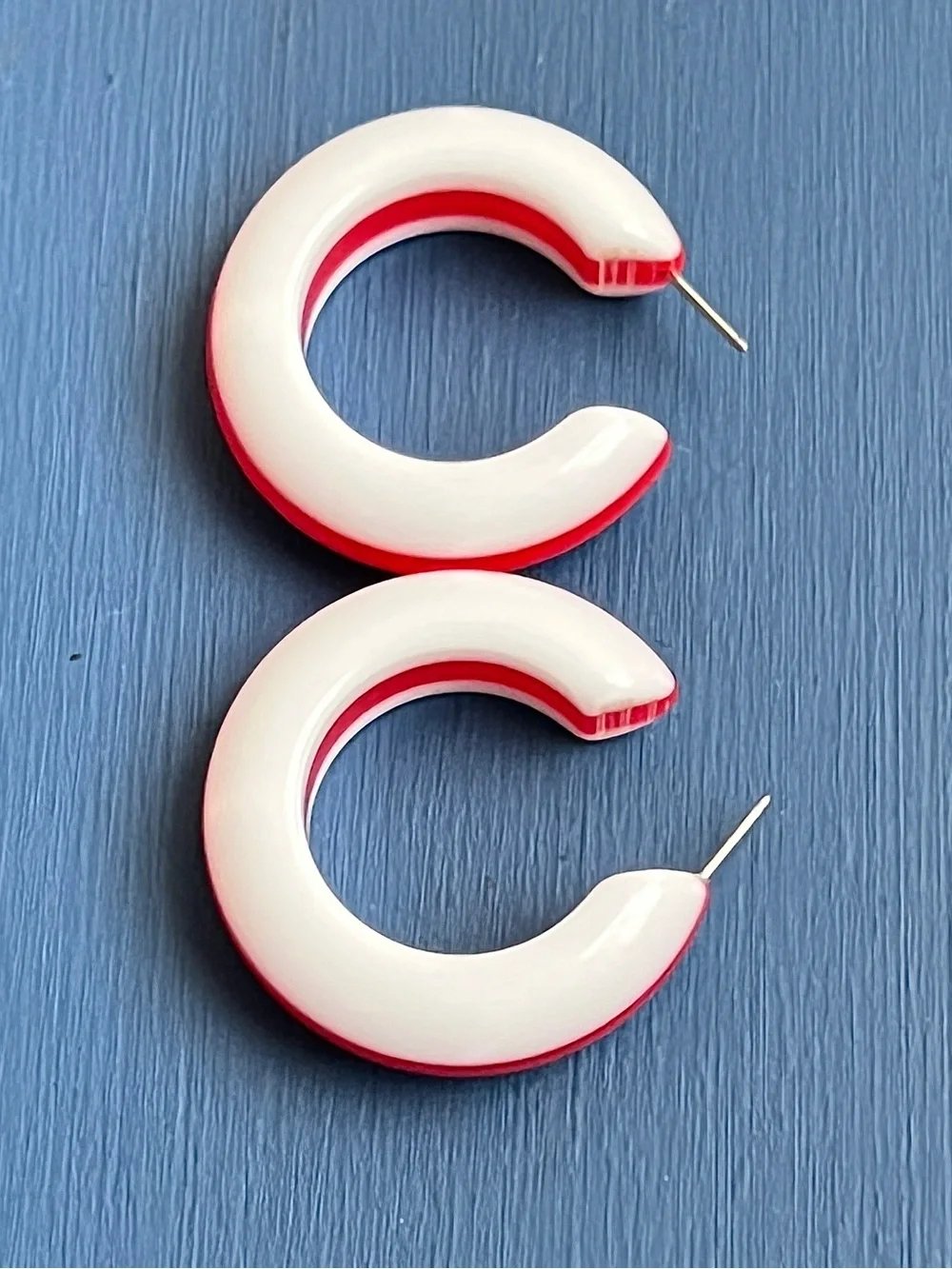 VTG 1980s Red & White Candy Stripe Lucite Hoop Earrings Chunky Retro Mod Post